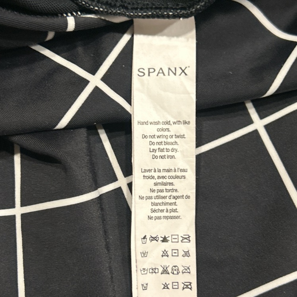 🔥SPANX! “FLIRTY” SKIRTED SWIM BOTTOM! TUMMY CONTROL! GEOMETRIC DESIGN! SLIMMING! - Picture 15 of 16